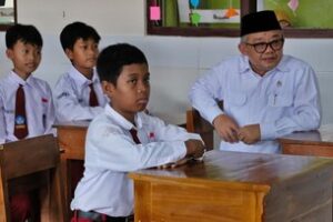 Mendikdasmen Ungkap Rencana Negara Penuhi Kekurangan 464 Ribu Guru
