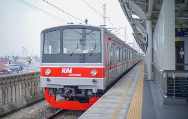 Pintu Tak Bisa Dibuka di Stasiun Pondok Cina, KRL Sempat Tertahan 6 Menit