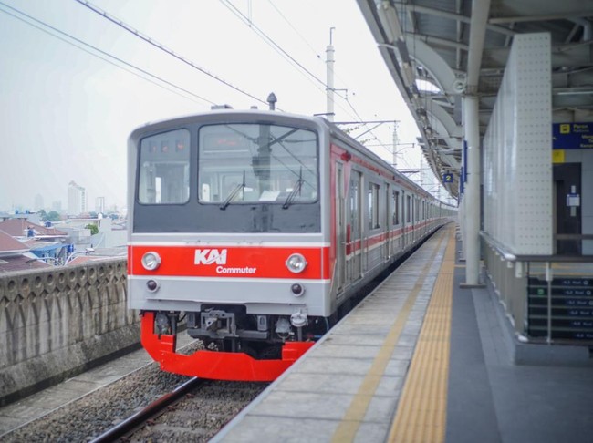 Pintu Tak Bisa Dibuka di Stasiun Pondok Cina, KRL Sempat Tertahan 6 Menit